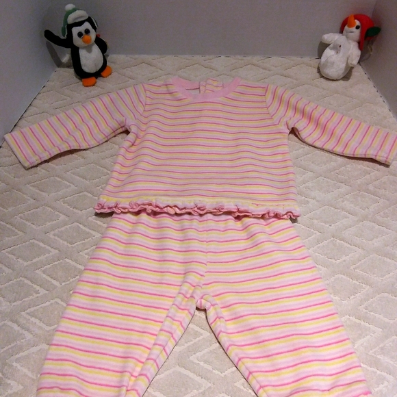 Velour outfit with frilly edging - Picture 1 of 7